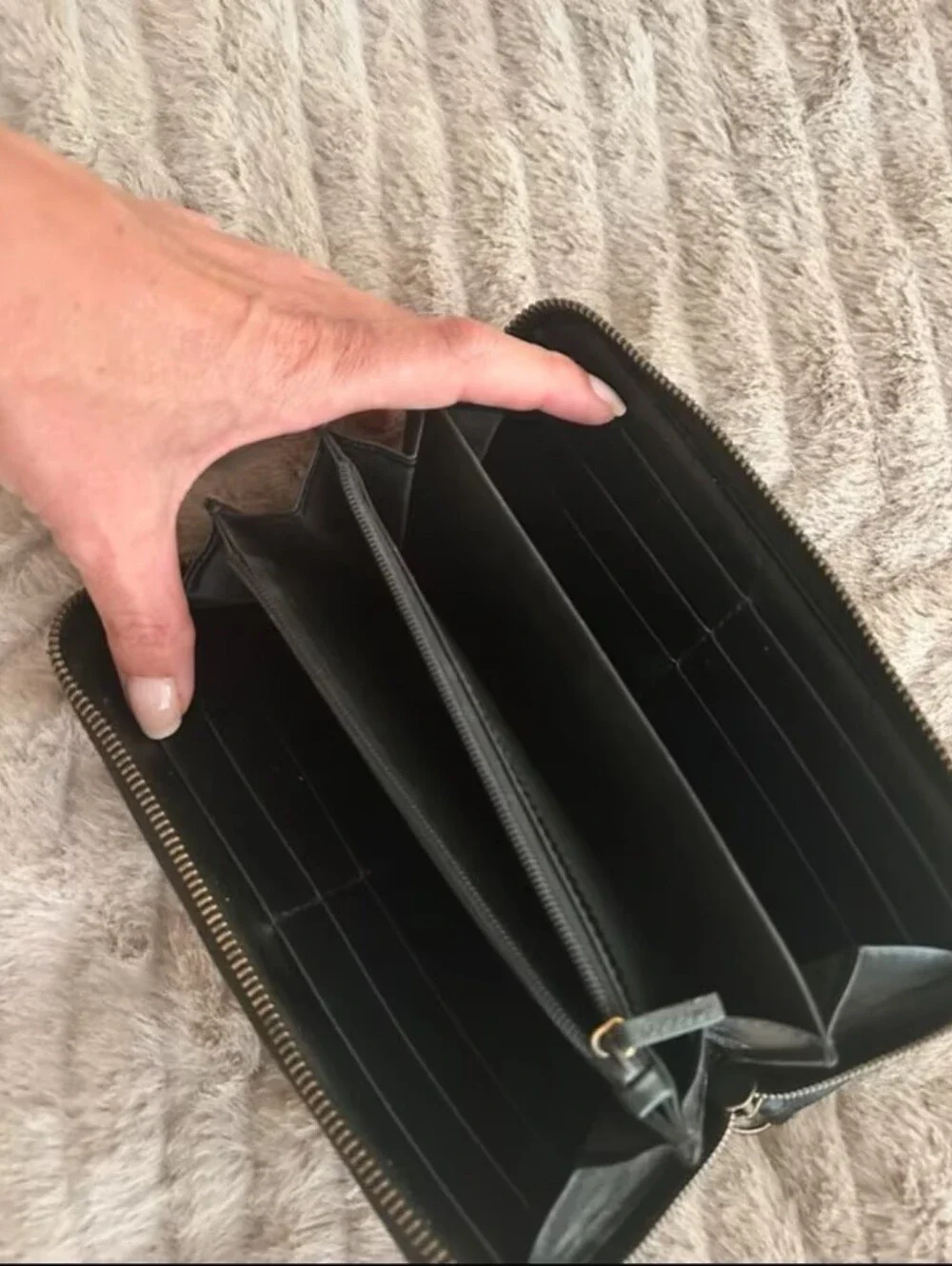 Gucci Black Quilted Leather Zip-Around Wallet with Gold Double G